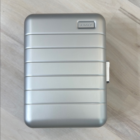 Away Silver Toiletry Bag with Modern Design - Picture 2 of 6